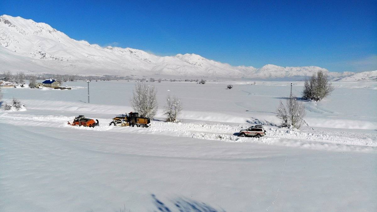 Koronavirüs kahramanlarının karla kaplı yollarda filyasyon mücadelesi