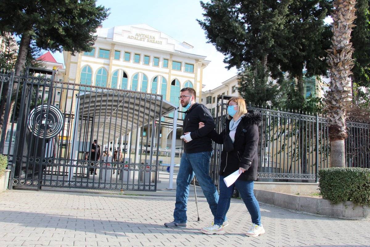 Antalya'da asansörde yük taşımayın uyarısı yapan gazi darbedildi