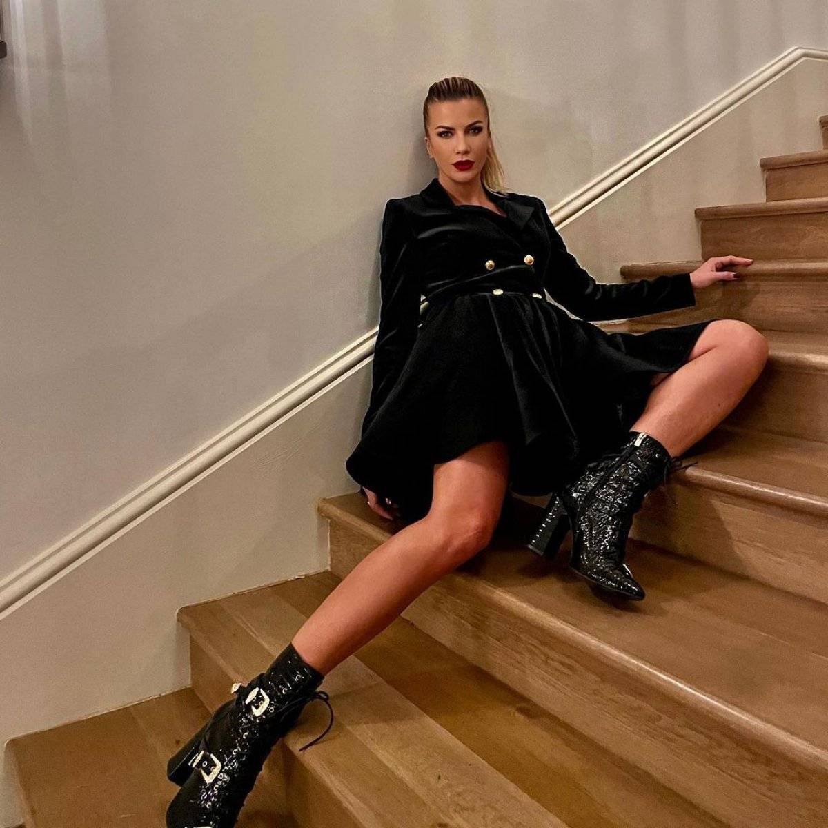 Ivana Sert, ayağının altına sevgilisinin adını yazdı