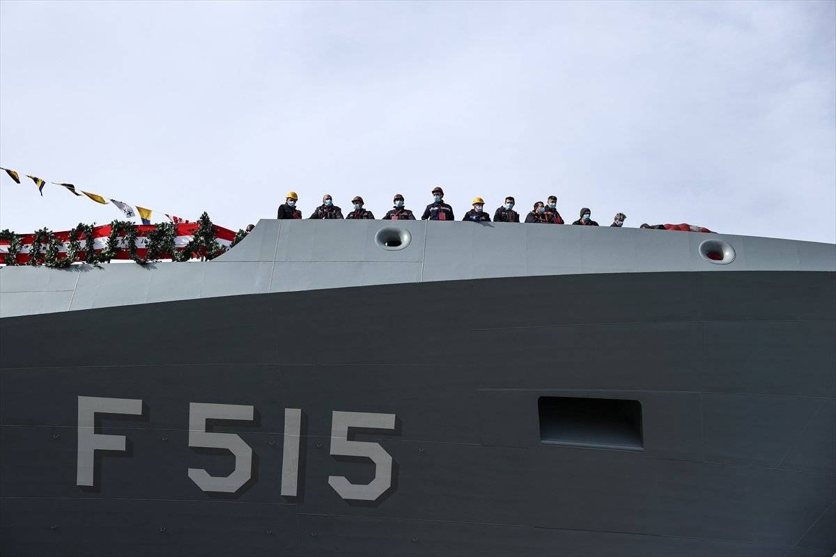 İstanbul Fırkateyni denizle buluştu
