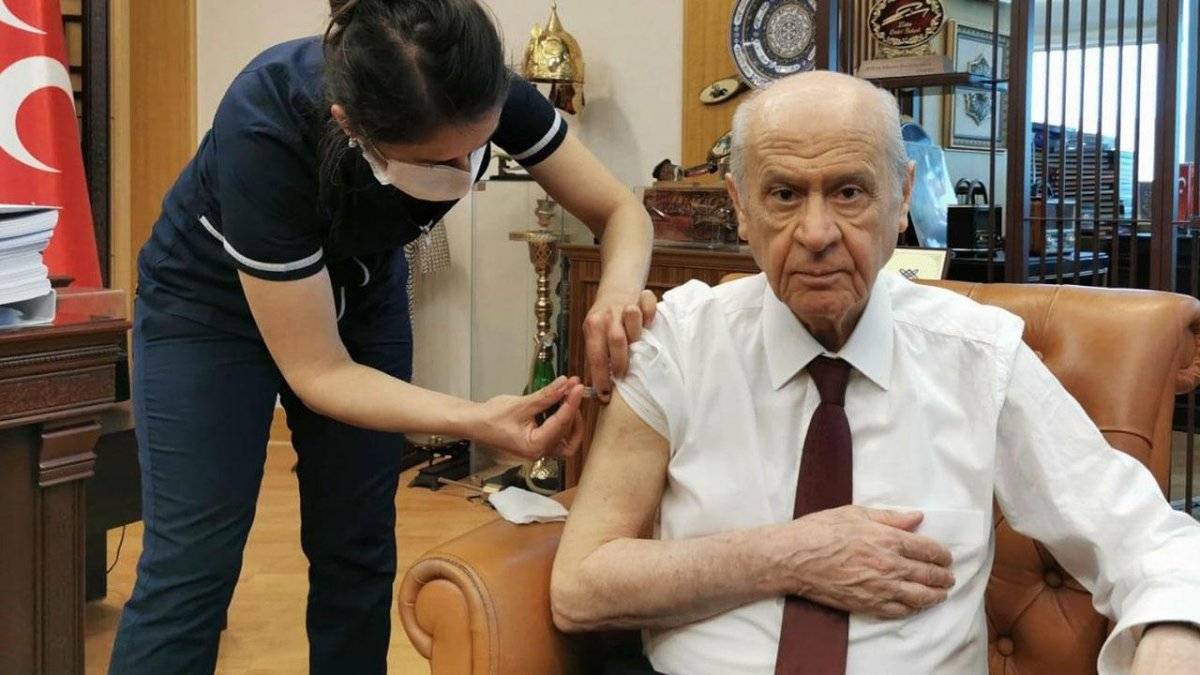 Özlem Gürses: Devlet Bahçeli'ye aşı yapan hemşire darbedildi