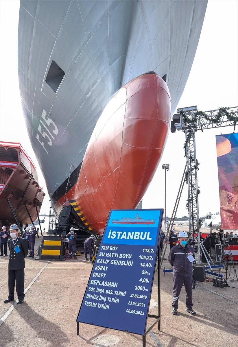 İstanbul Fırkateyni denizle buluştu