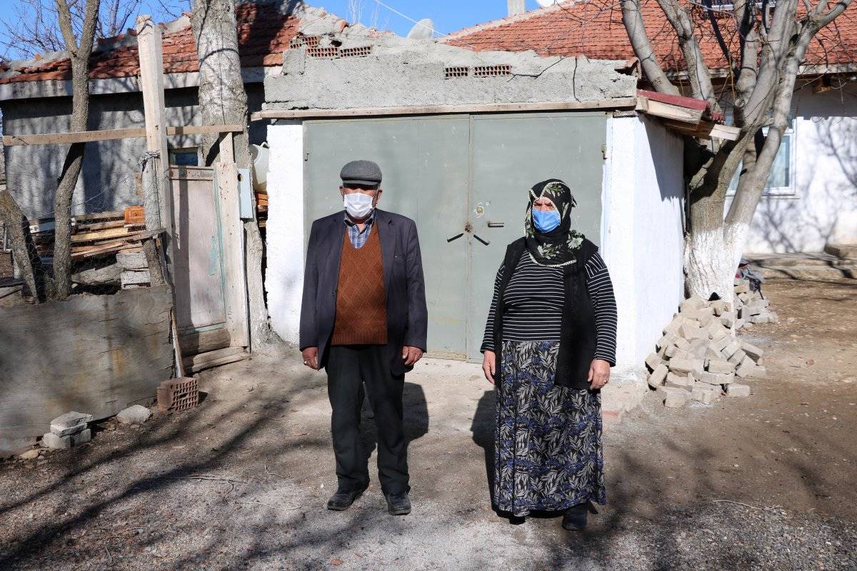 Yozgatlı yaşlı çiftin 60 yıllık birikimini aldılar