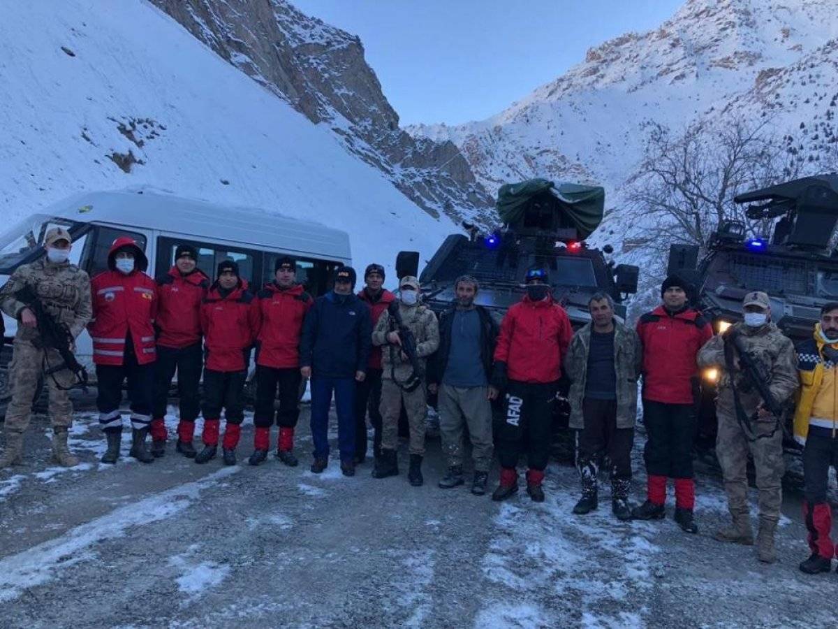 Hakkari'de mahsur kalan çiftçi kardeşler kurtarıldı
