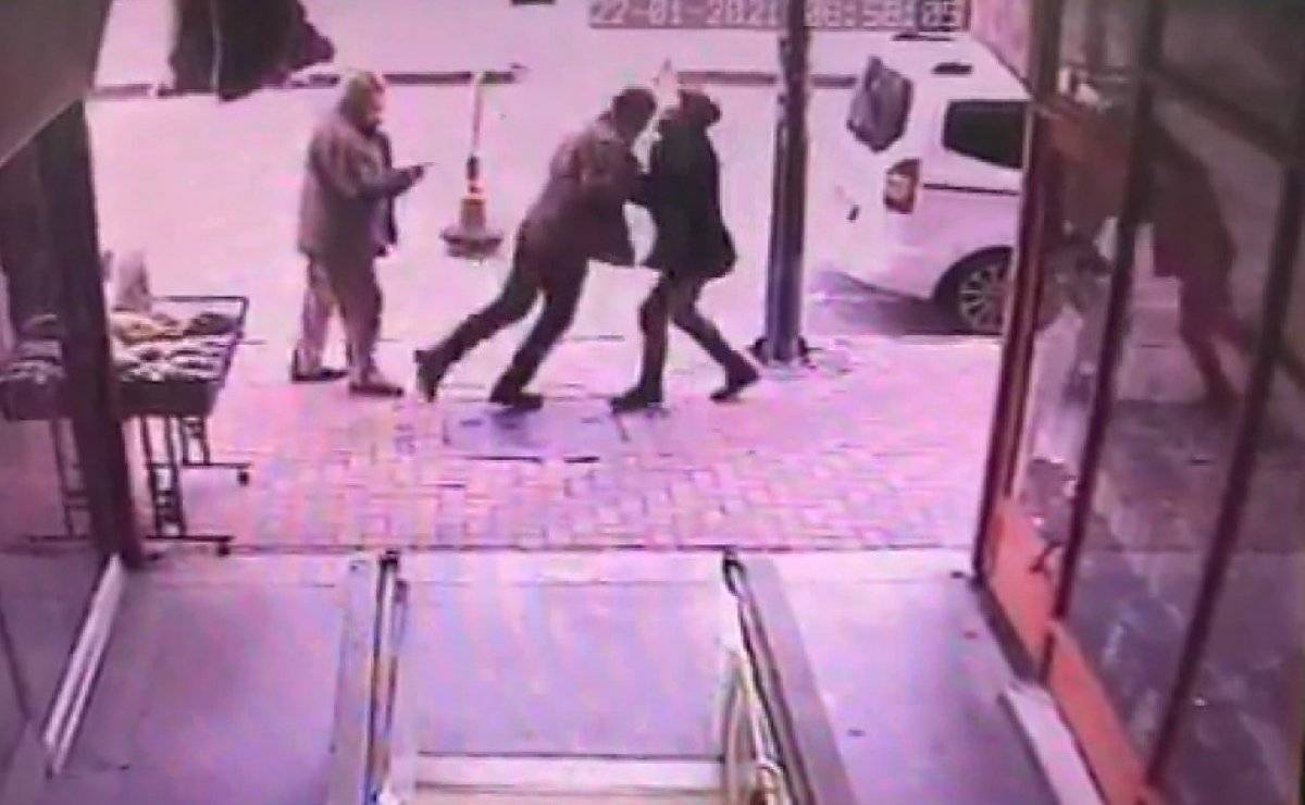 Isparta'da tartıştığı esnafa kafa attı