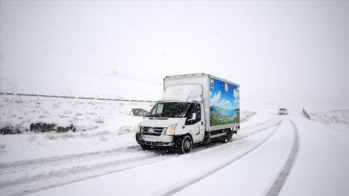 Bitlis'te EBA'ya giremeyen öğrencilere mobil destek