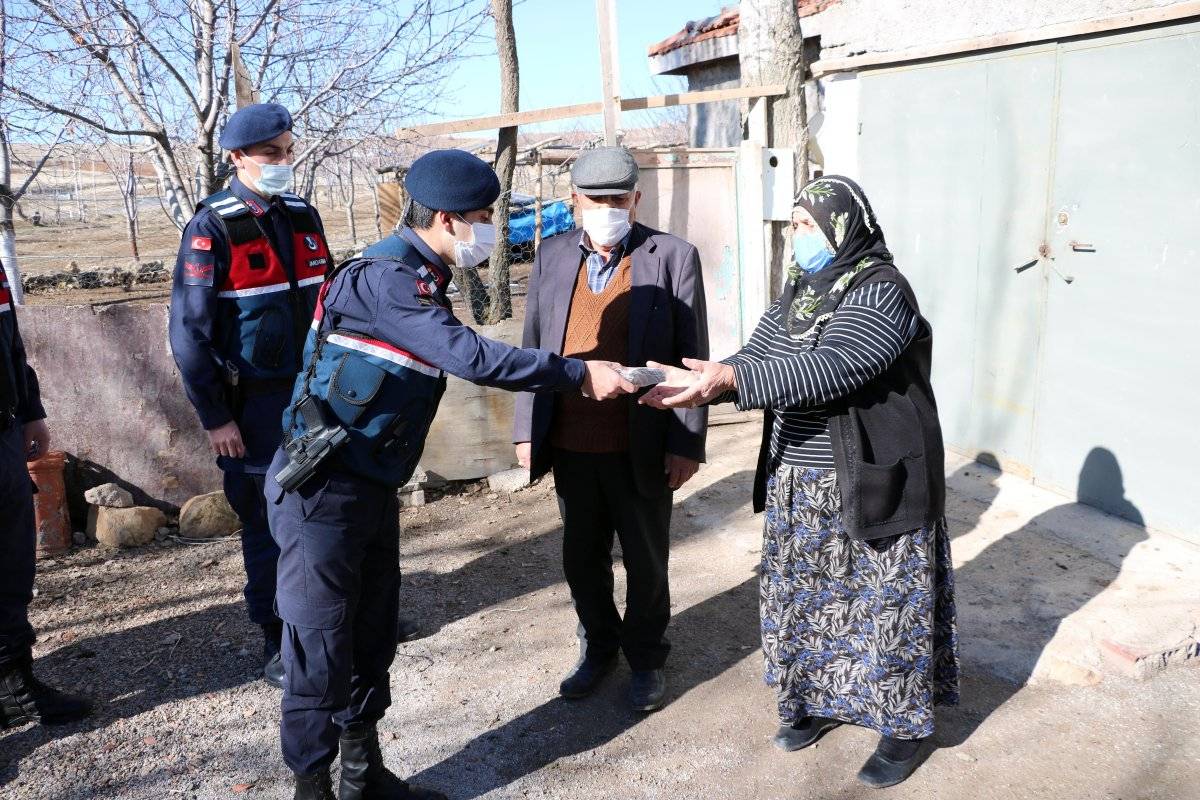 Yozgatlı yaşlı çiftin 60 yıllık birikimini aldılar