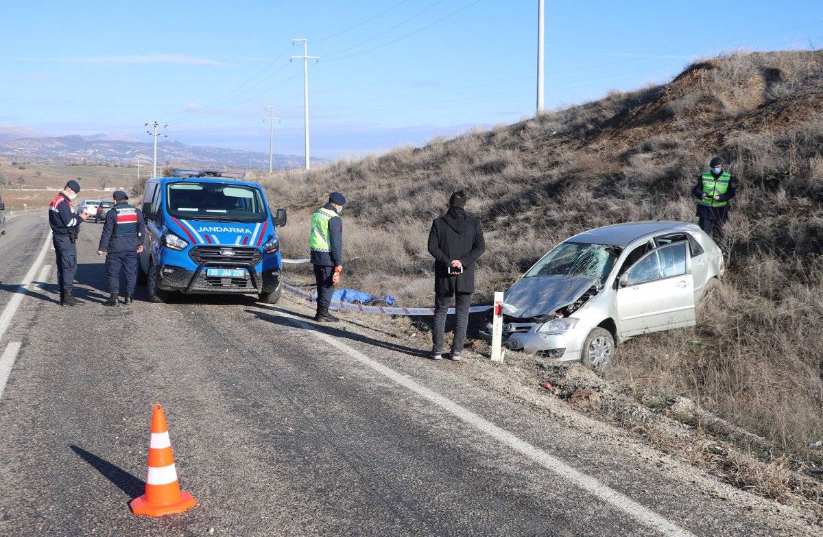 Denizli'de hastane yolunda otomobil takla attı, yaşlı kadın öldü