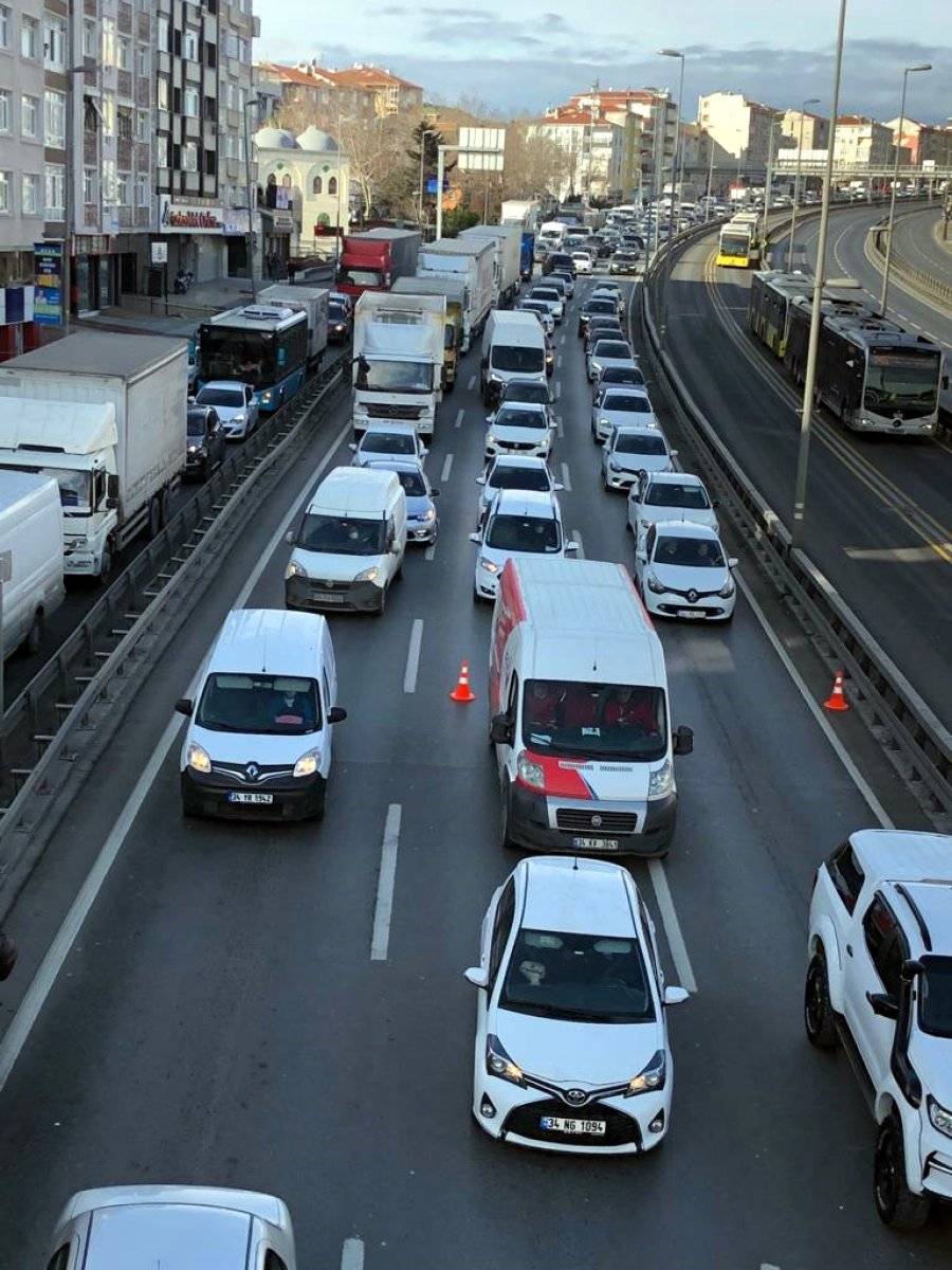 Avcılar'da kısıtlamaya rağmen şaşırtan trafik