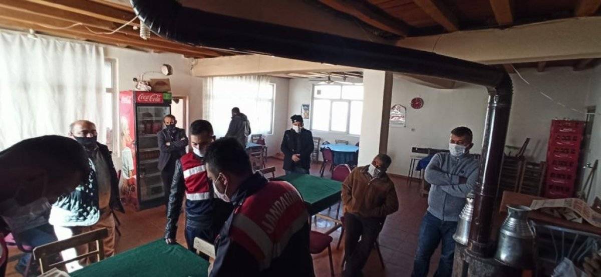 Kahramanmaraş'ta açık olan kıraathaneye baskın