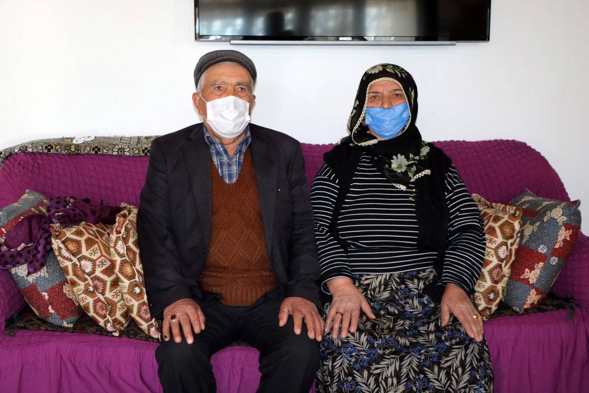 Yozgatlı yaşlı çiftin 60 yıllık birikimini aldılar