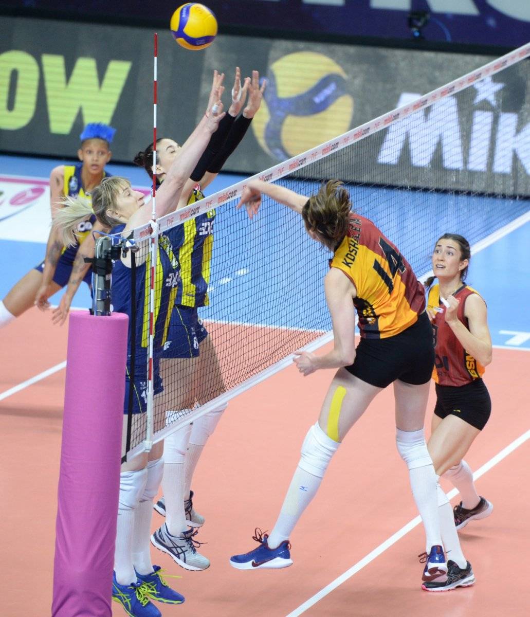 Fenerbahçe, voleybolda Galatasaray'ı rahat yendi