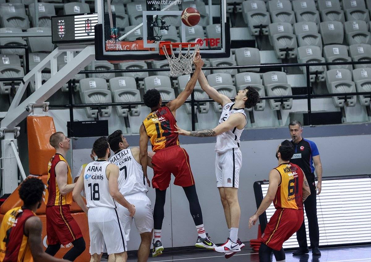 Fenerbahçe, voleybolda Galatasaray'ı rahat yendi