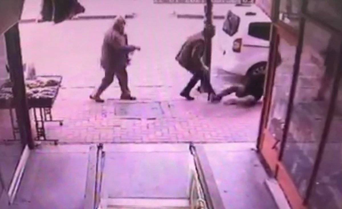 Isparta'da tartıştığı esnafa kafa attı