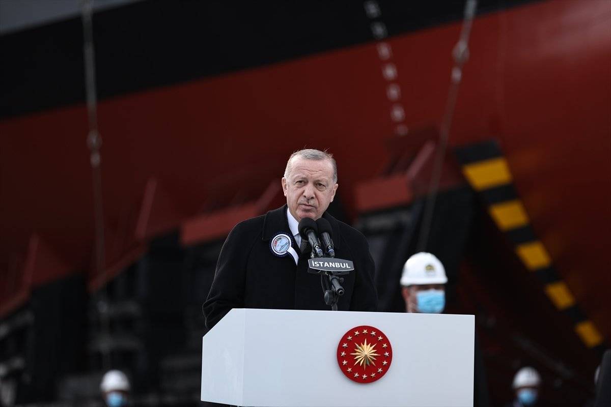 İstanbul Fırkateyni denizle buluştu