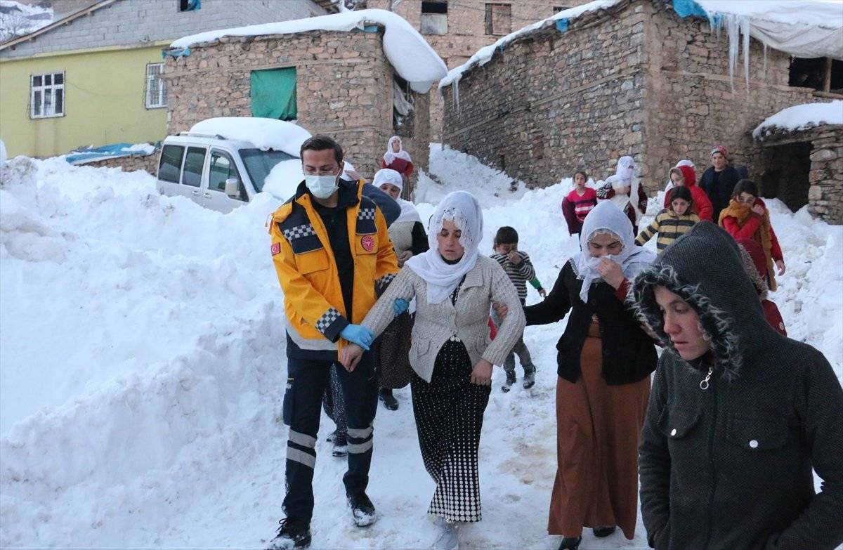 Bitlis'te hamile kadın 5 saatlik mücadeleyle hastaneye yetiştirildi