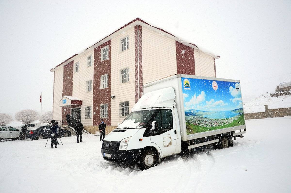 Bitlis'te EBA'ya giremeyen öğrencilere mobil destek