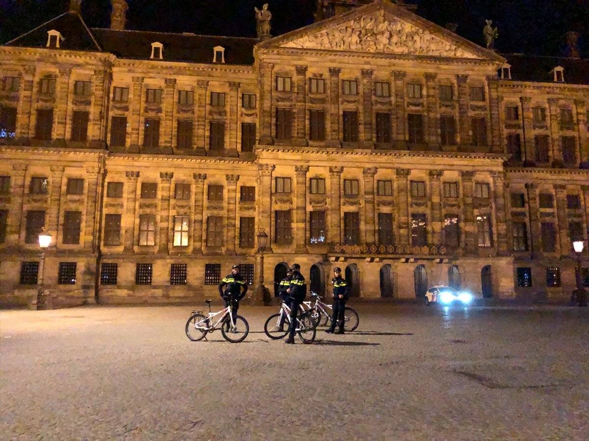 Hollanda genelinde sokağa çıkma kısıtlaması