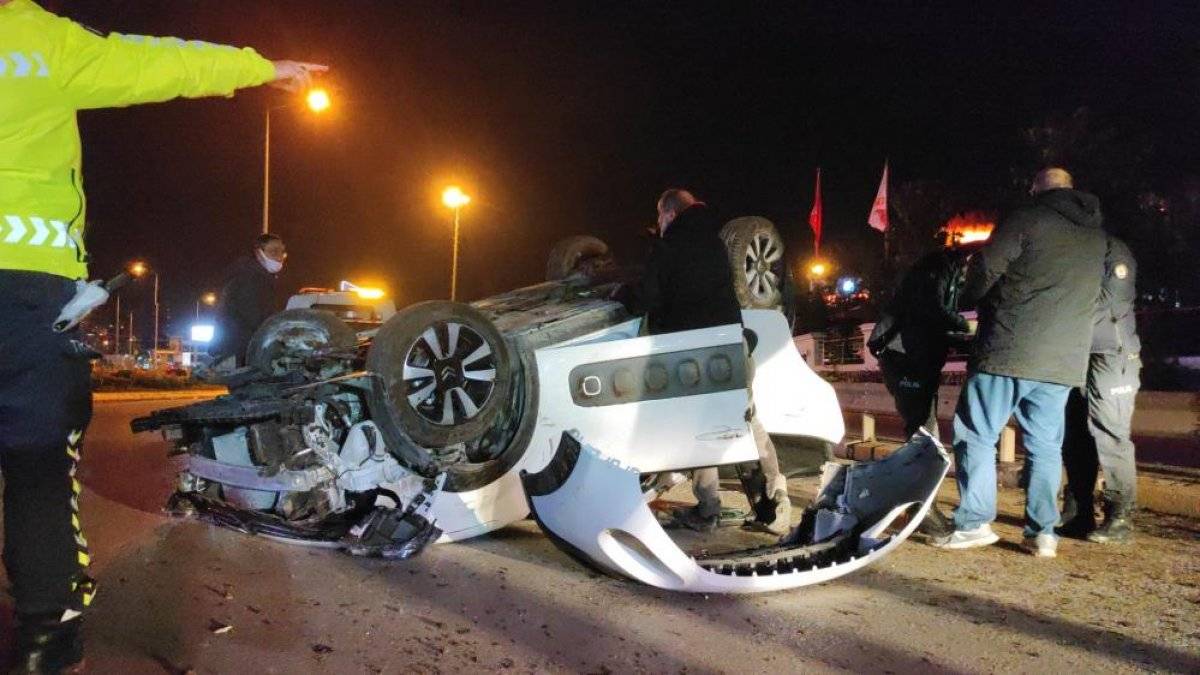 Sakarya takla atıp hurdaya dönen aracın sürücüsü hafif yaralı kurtuldu