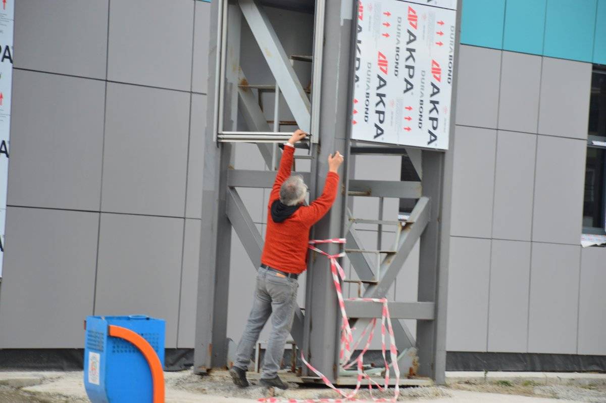 Sakarya'da camiye Türk bayrağı asan gencin, intihar ettiği sanıldı