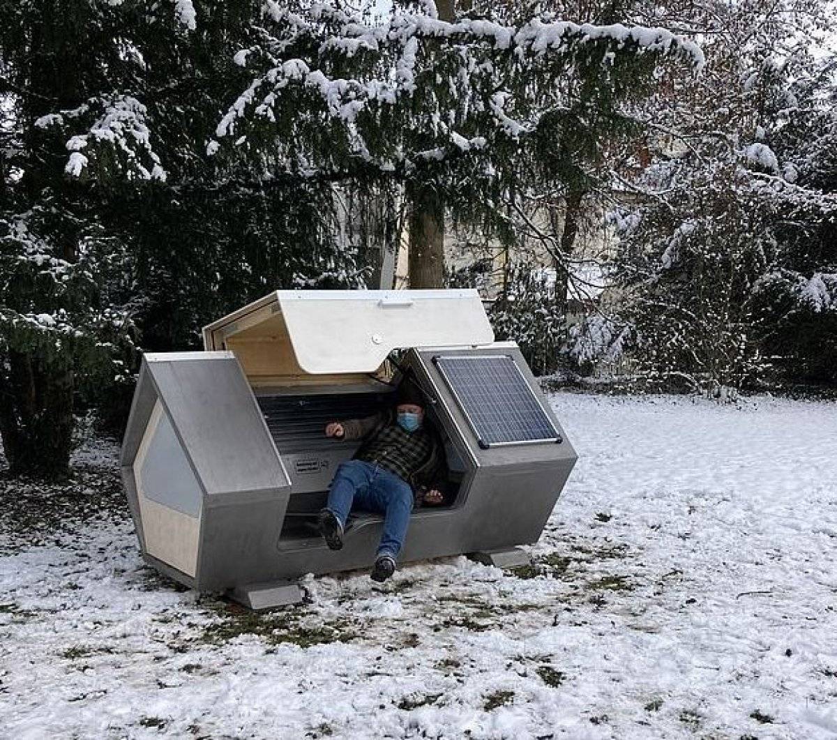 Almanya'da evsizlerin barınması için uyku kapsülleri kuruldu