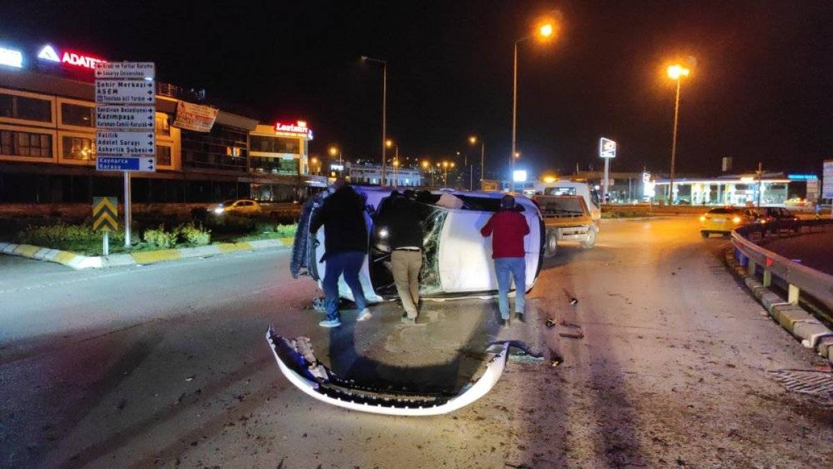 Sakarya takla atıp hurdaya dönen aracın sürücüsü hafif yaralı kurtuldu