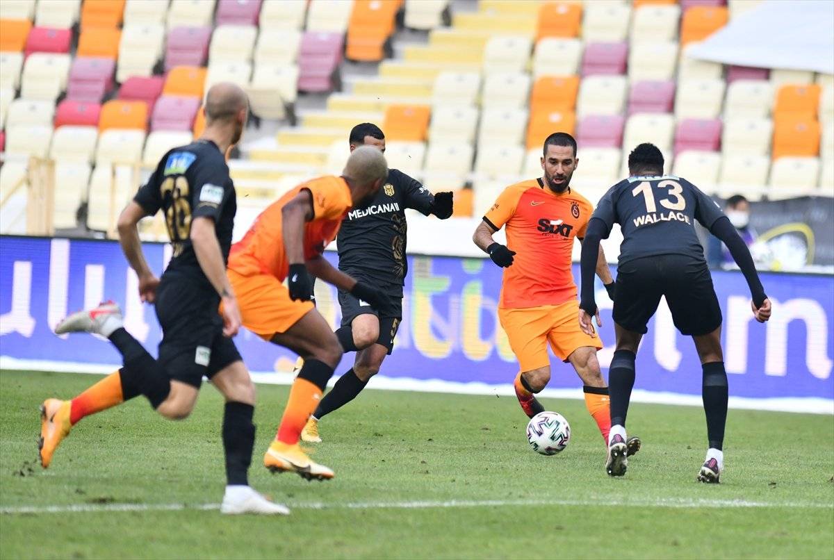 Galatasaray son dakikalarda gelen golle Yeni Malatya'yı yendi