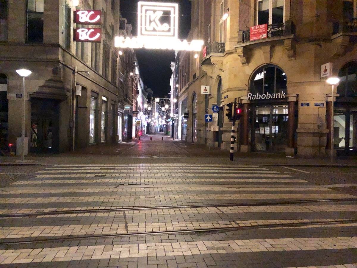 Hollanda genelinde sokağa çıkma kısıtlaması