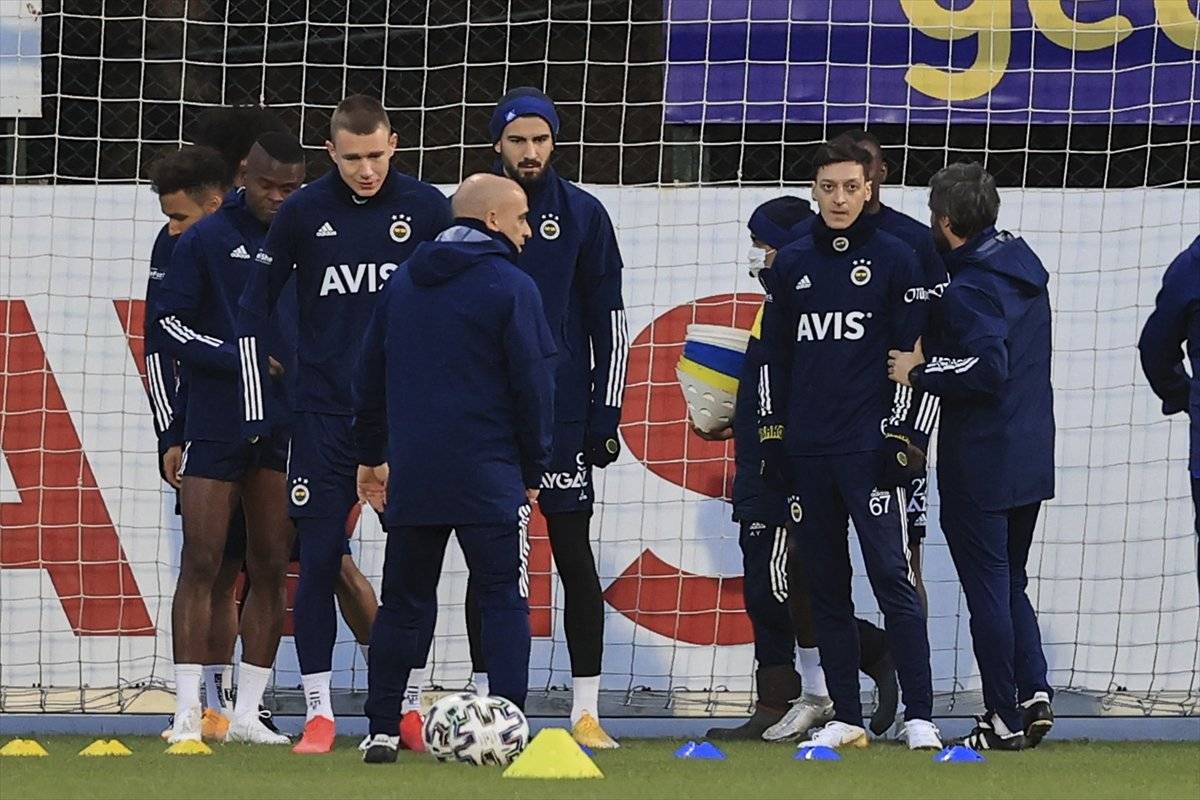 Mesut Özil ilk antrenmanına çıktı