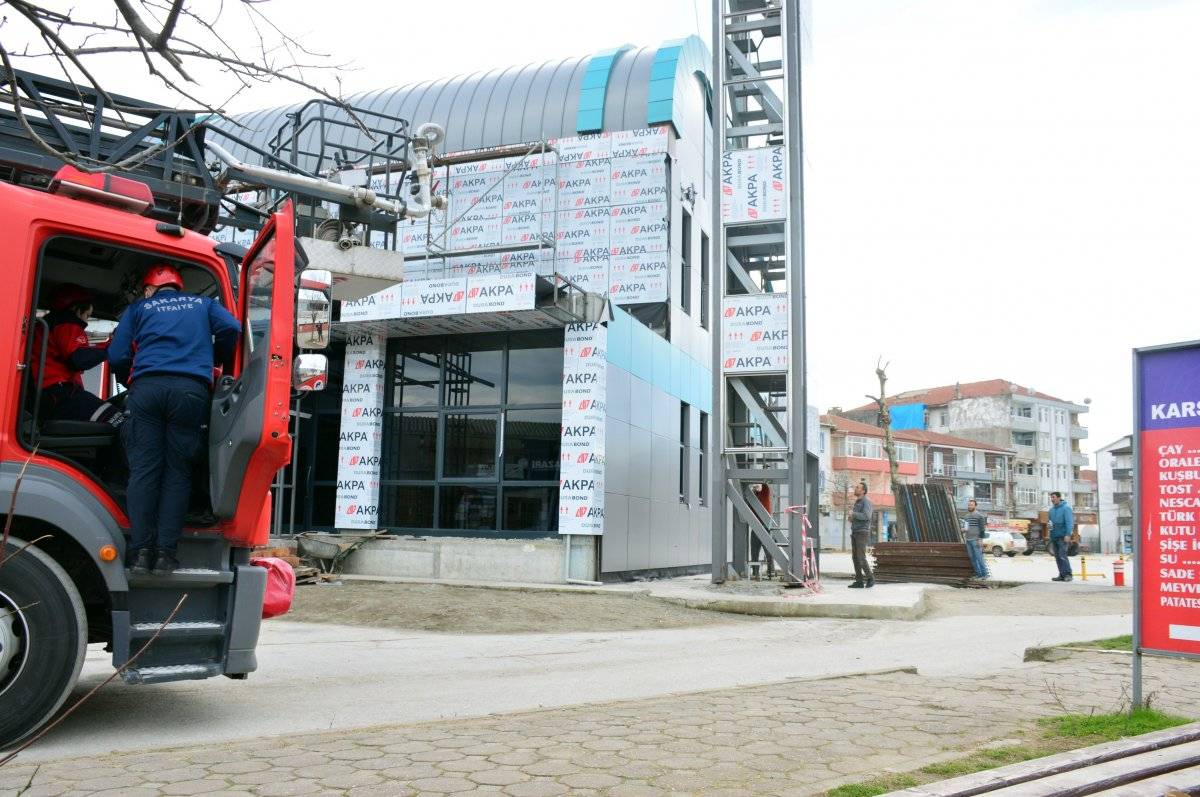 Sakarya'da camiye Türk bayrağı asan gencin, intihar ettiği sanıldı