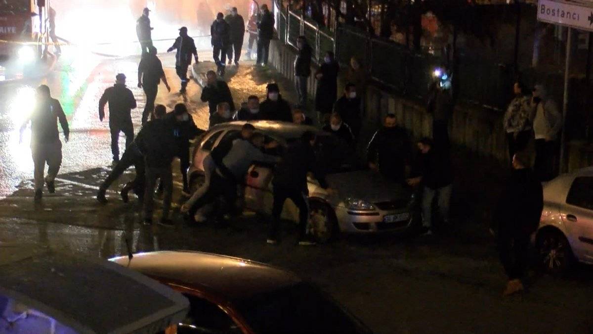 Maltepe'de geri dönüşüm deposunda yangın: Mahalleli depo sahiplerine saldırdı