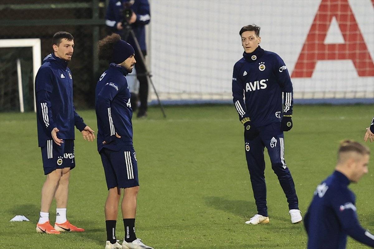 Mesut Özil ilk antrenmanına çıktı