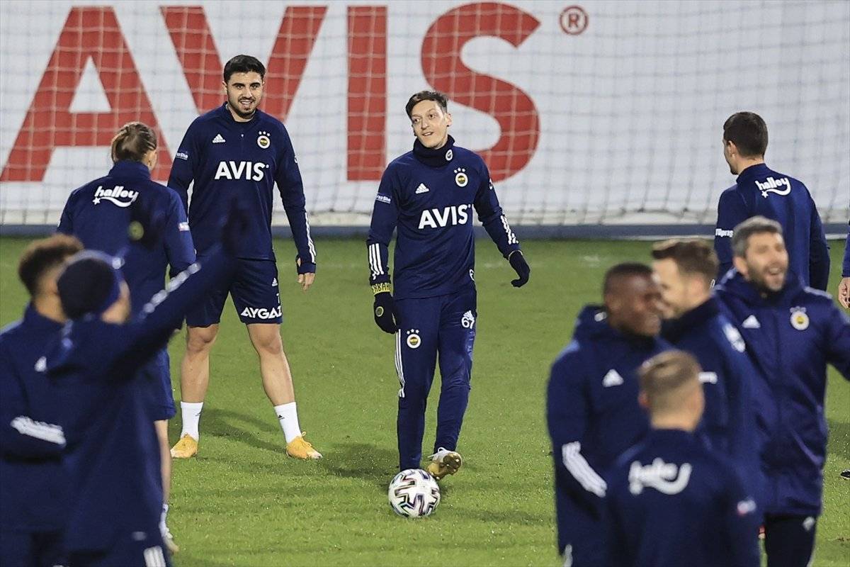 Mesut Özil ilk antrenmanına çıktı