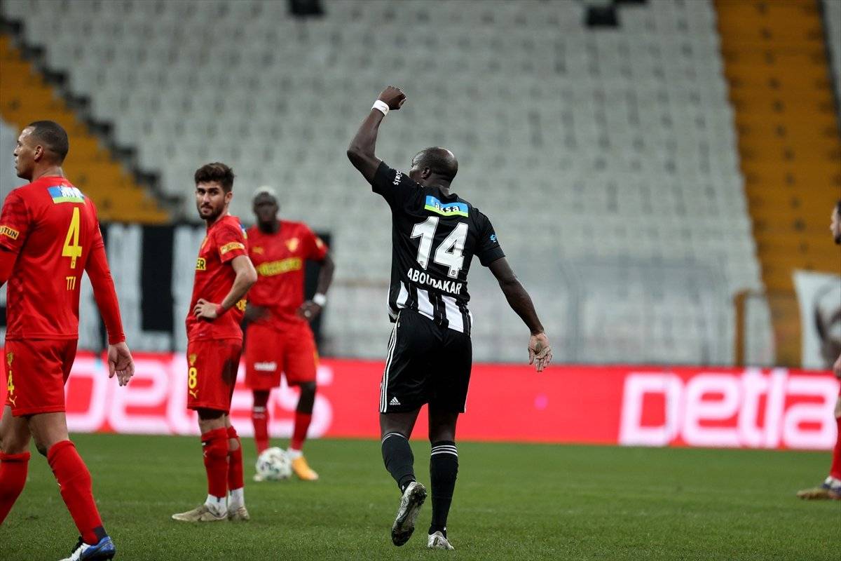 Beşiktaş, Göztepe engelini Ljajic ve Aboubakar'la geçti