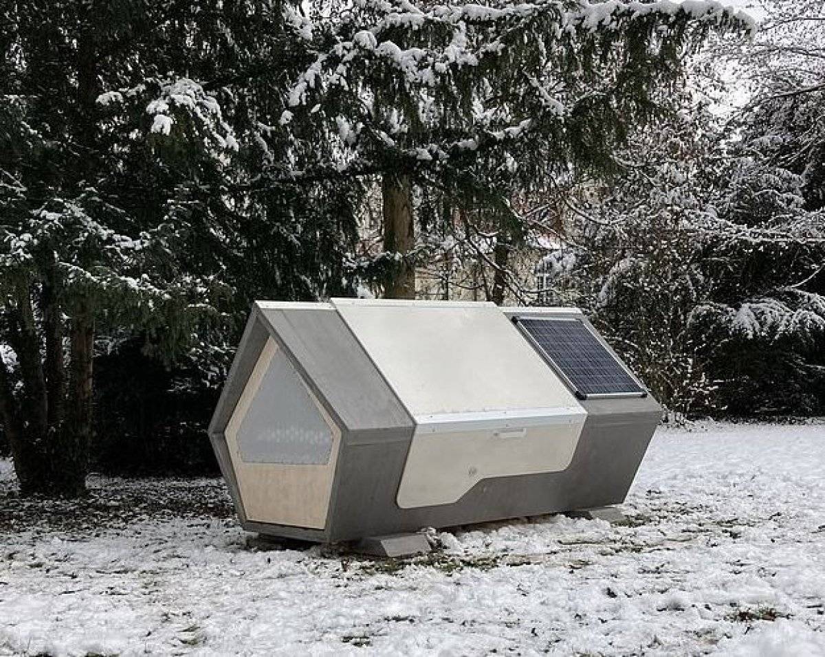 Almanya'da evsizlerin barınması için uyku kapsülleri kuruldu