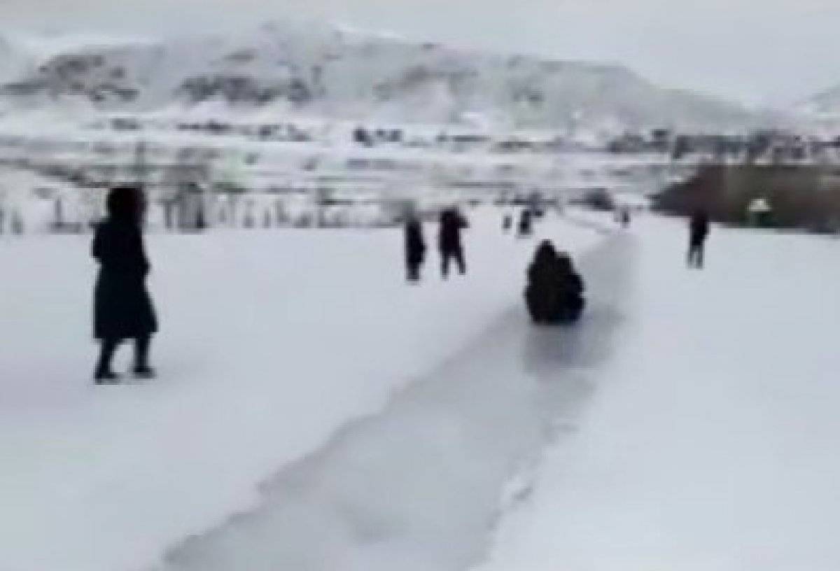 Kırgızistan’da 85 yaşındaki ninenin kayak keyfi