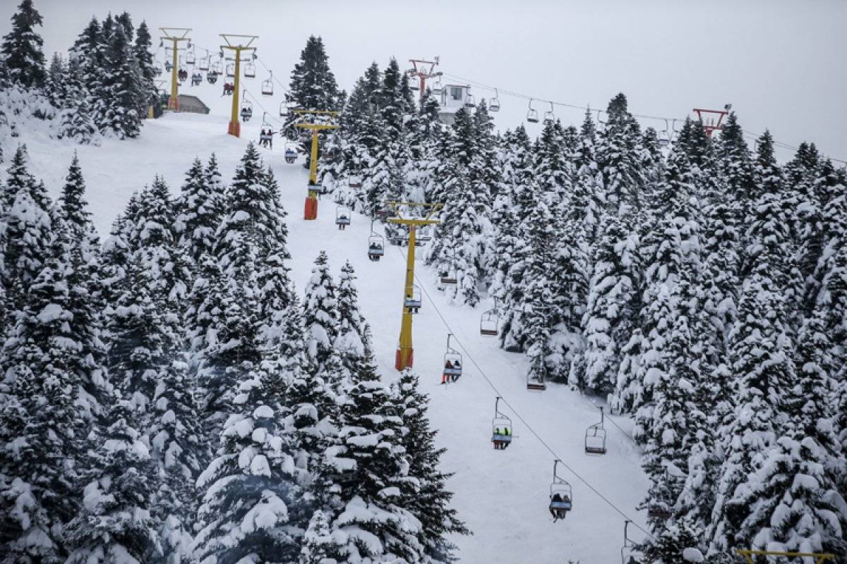 Kısıtlamadan muaf olan Uludağ'daki tatilcilerden parti