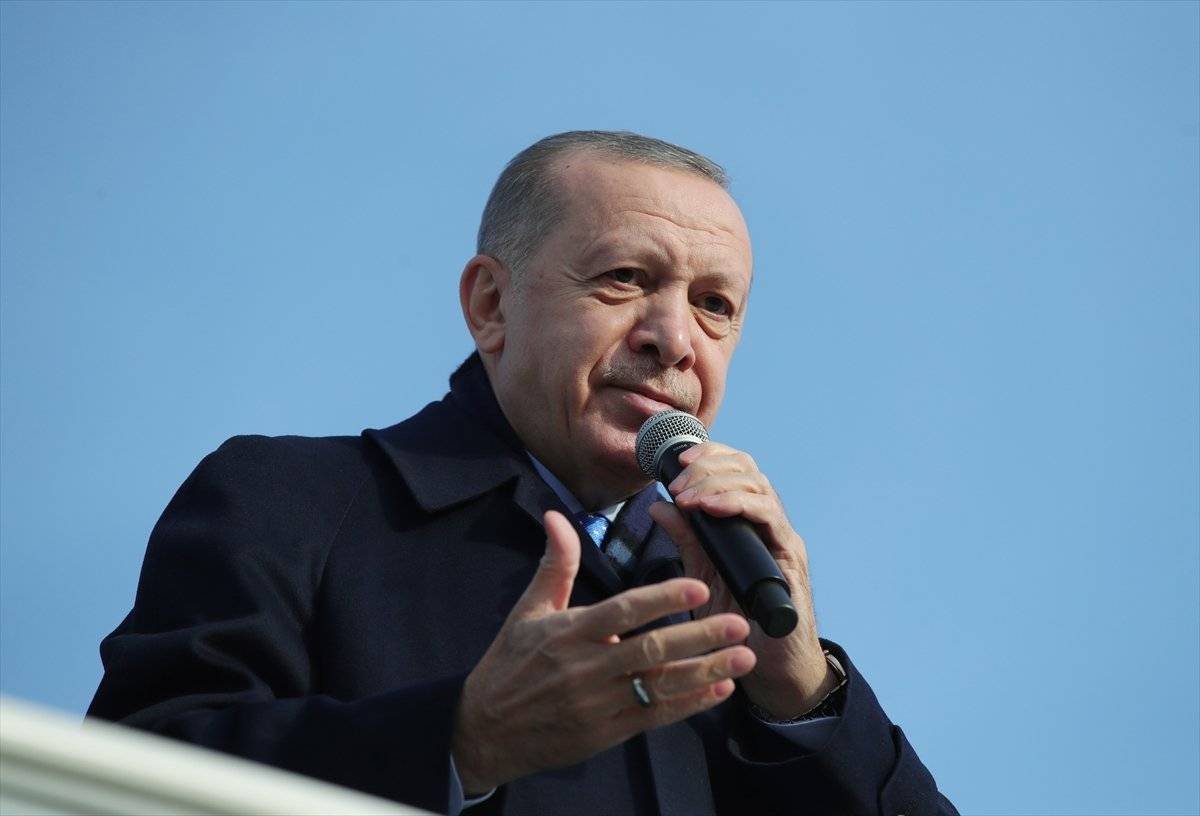 Cumhurbaşkanı Erdoğan, Elazığ'daki deprem konutlarını havadan inceledi