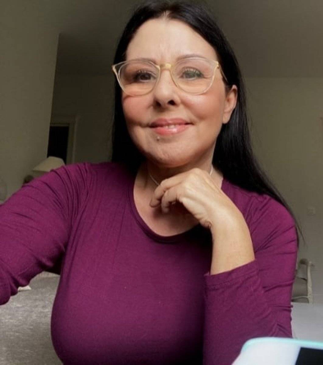 Nilüfer: Ne varmış yanaklarımda