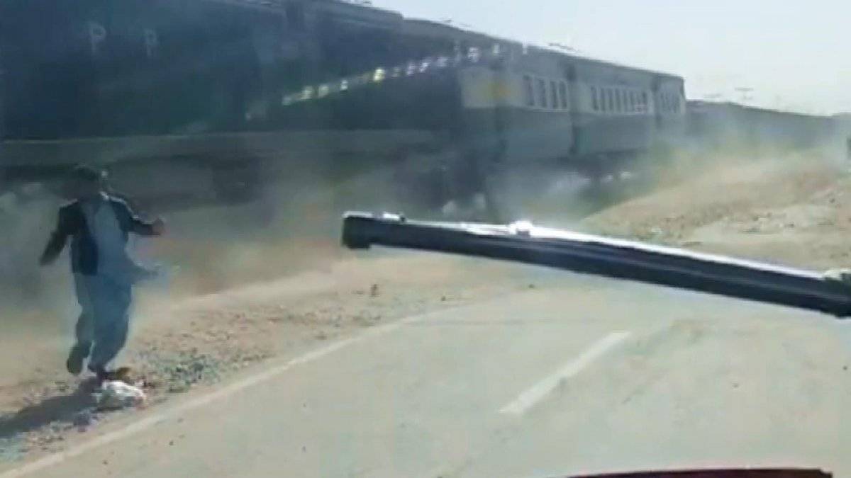 Pakistanlı motosiklet sürücüsü ölümden döndü