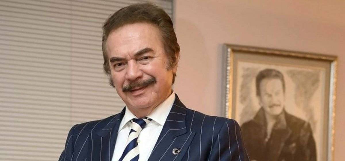 Orhan Gencebay, çukura takılıp düştü