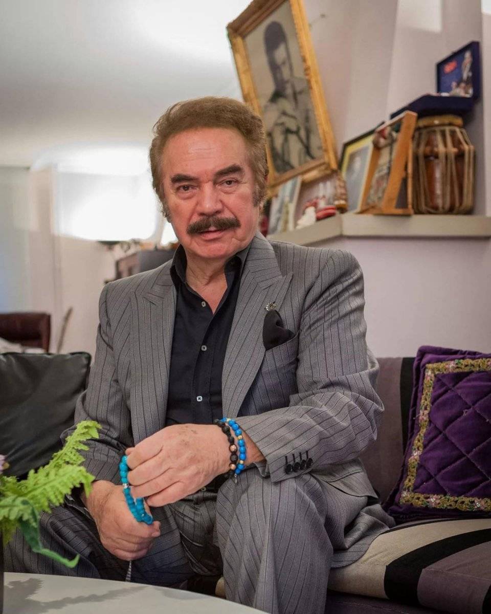 Orhan Gencebay, çukura takılıp düştü