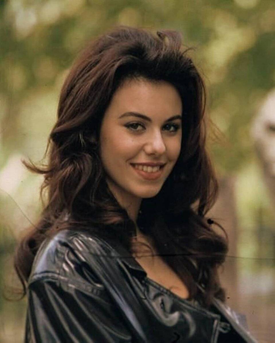 Defne Samyeli'nin gençlik fotoğrafları