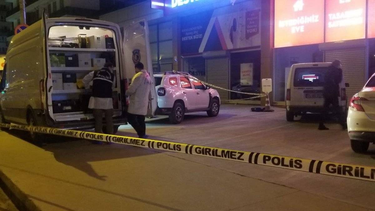 Esenyurt'ta 17 yaşındaki genç kız otelin 8'inci katından düşerek öldü