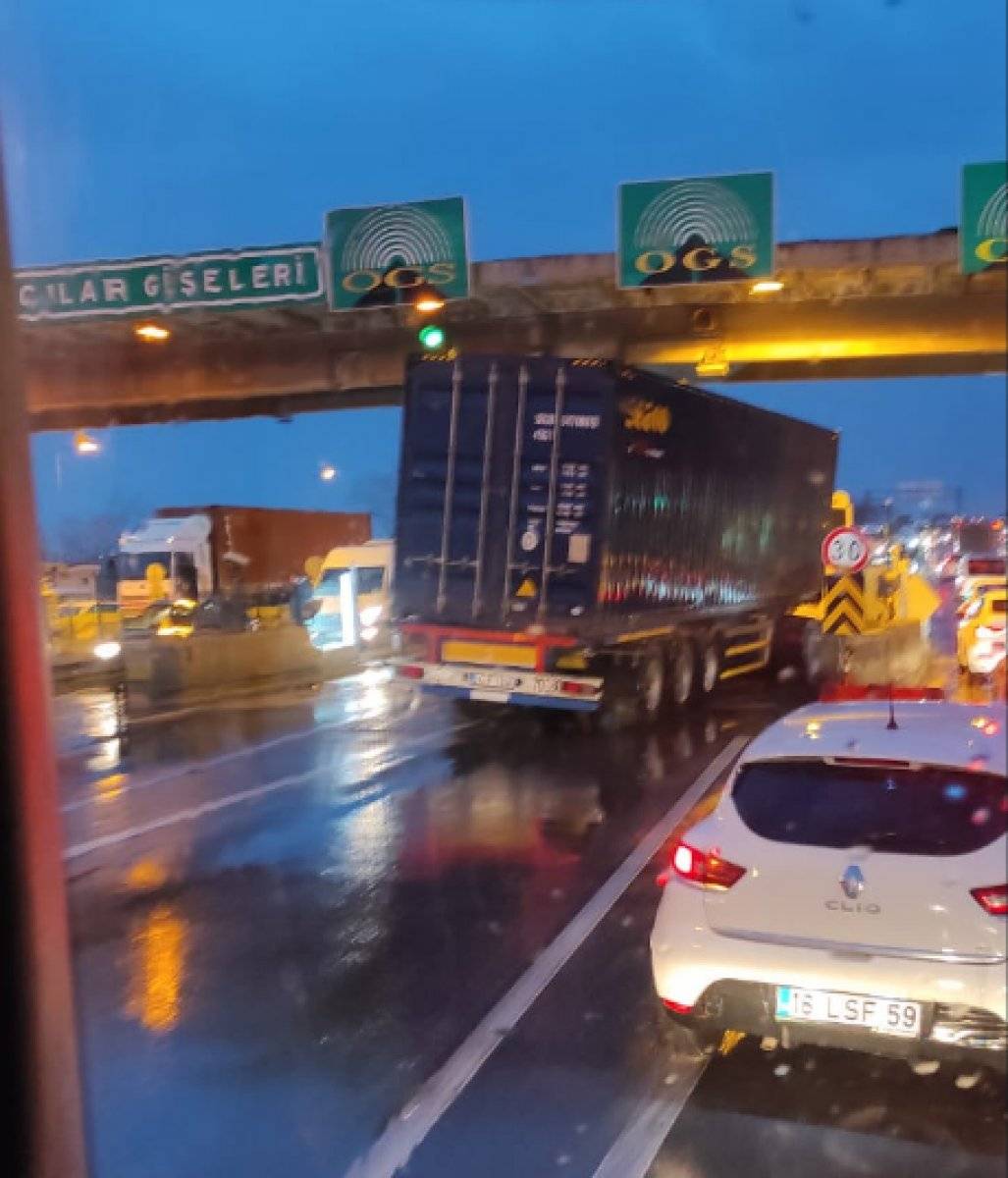 TEM'de kaza nedenli trafik yoğunluğu