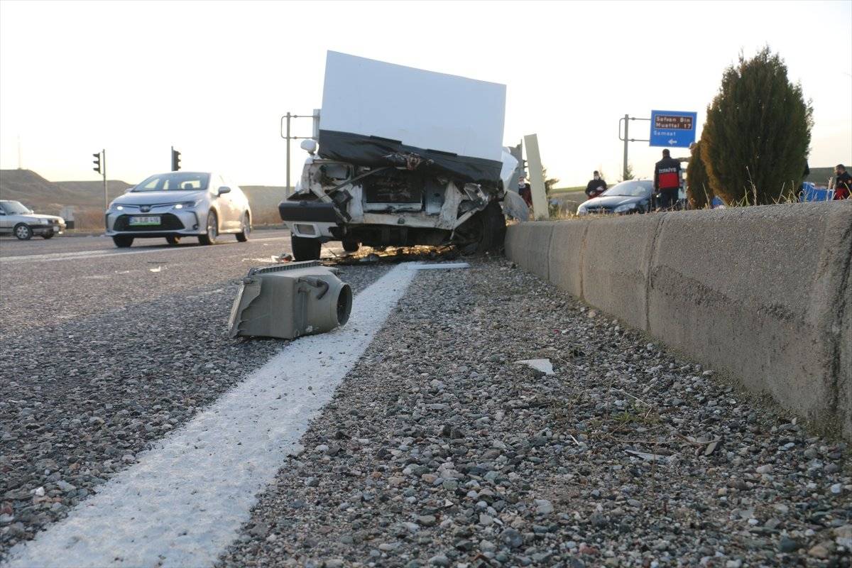 Adıyaman'da iki otomobil çarpıştı: 5 yaralı