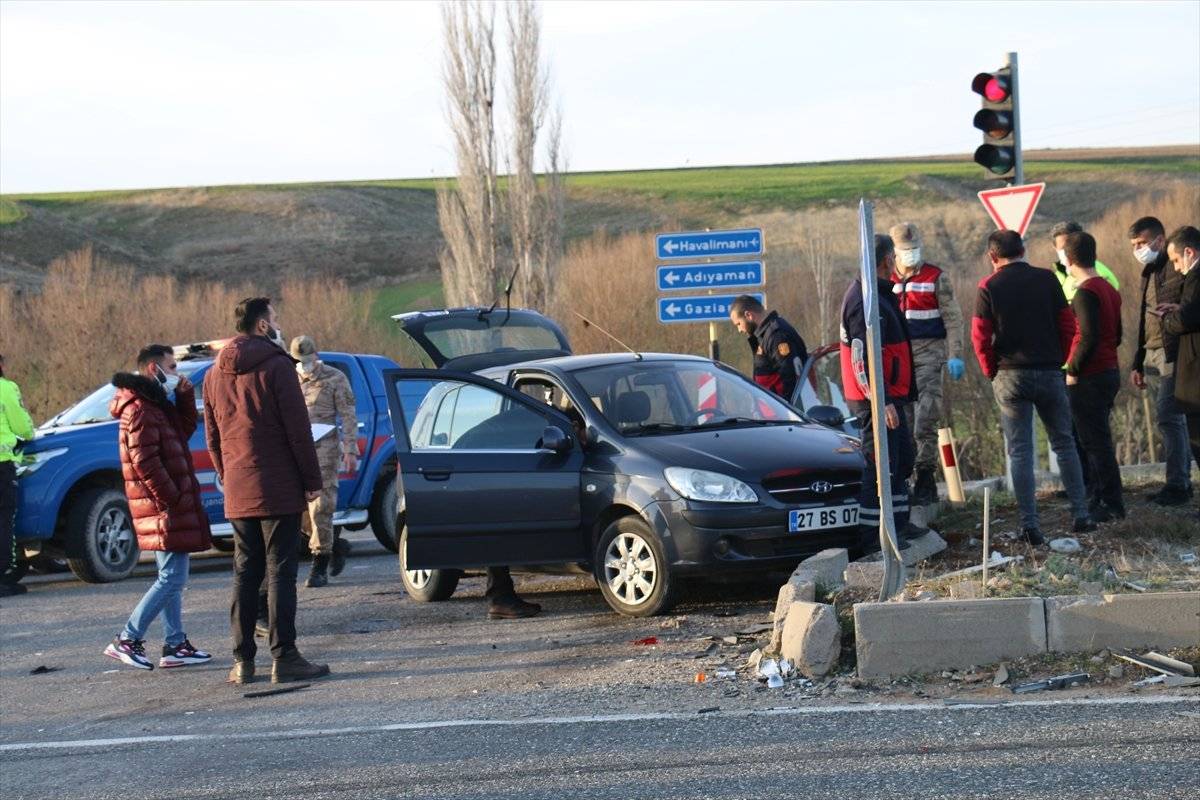Adıyaman'da iki otomobil çarpıştı: 5 yaralı