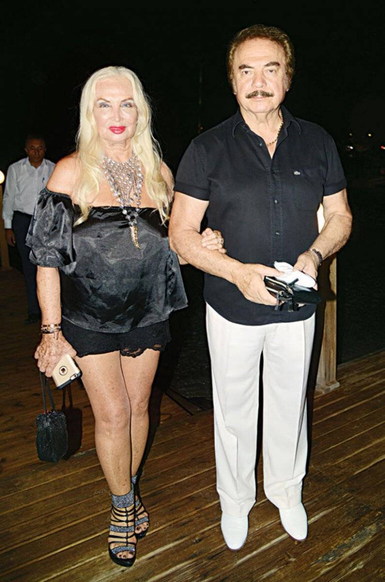 Orhan Gencebay, çukura takılıp düştü