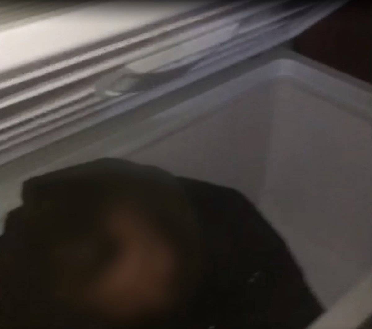 Şırnak'ta kumar oynanan salonu polis iş makinesiyle bastı