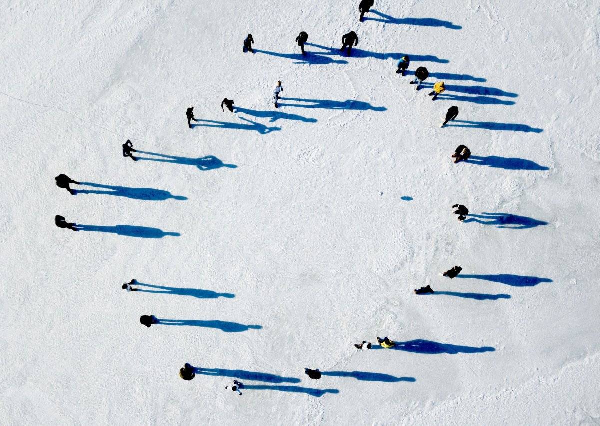 Bitlis'te donan Arin Gölü, köylülerin eğlencesi oldu